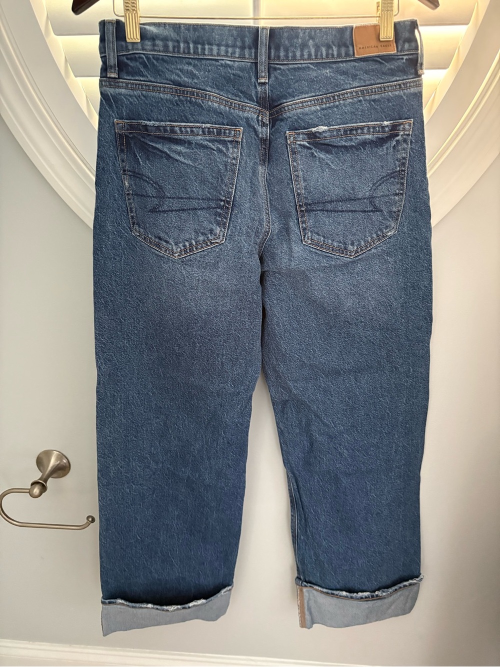 American Eagle High-Waisted Stovepipe Jeans in a medium wash w cuffed hem sz 6 - Picture 4 of 7